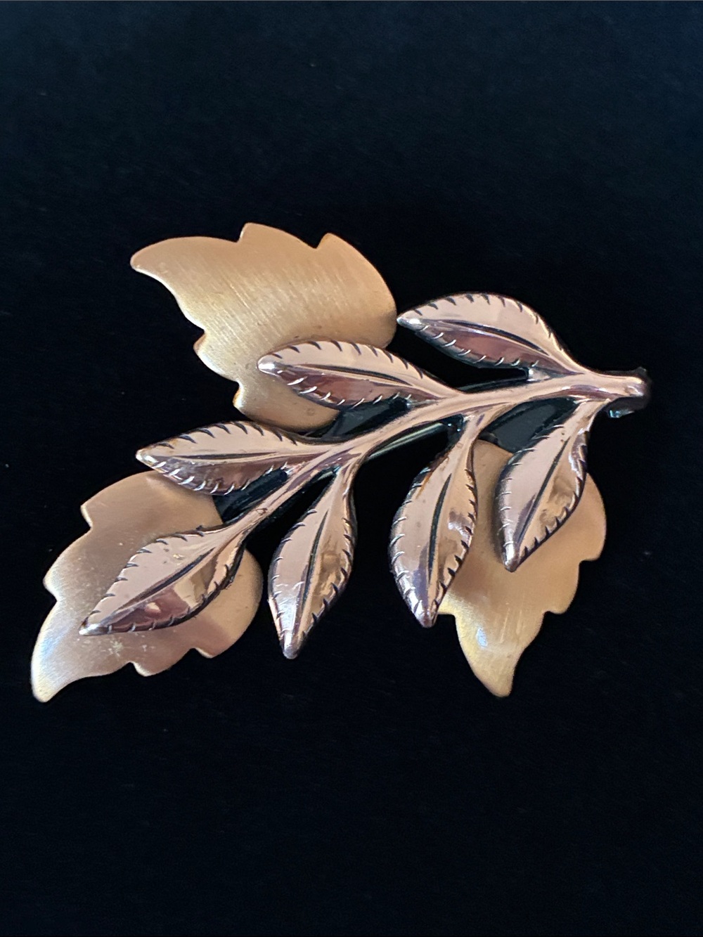 Elegant Gold-Tone Leaf Brooch Pin - Women's Hair Accessory